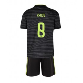 Baby Fußballbekleidung Real Madrid Toni Kroos #8 3rd Trikot 2022-23 Kurzarm (+ kurze hosen)
